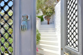 Captain's House - Historical home in Hydra 1800